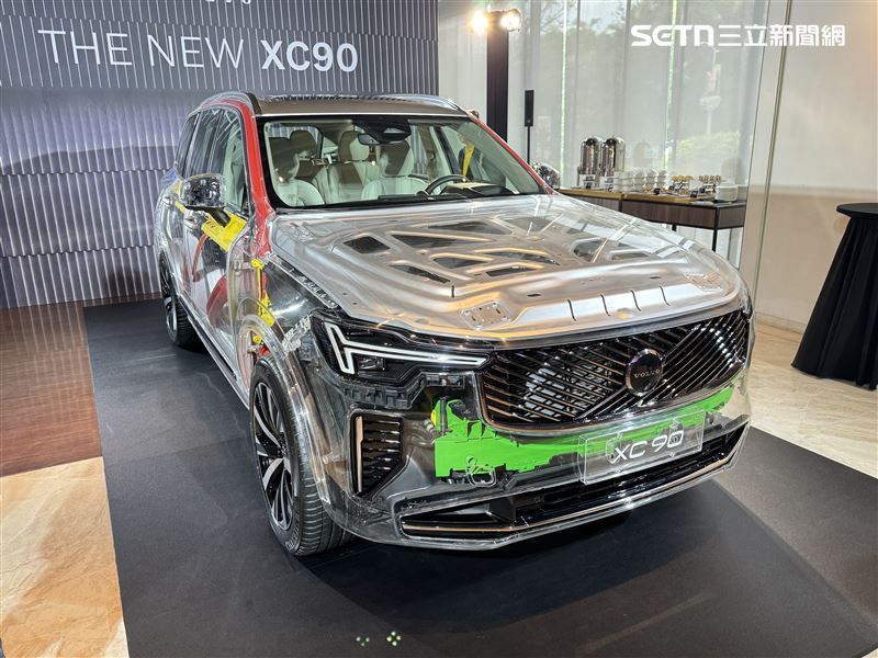 Volvo XC90 透明結構概念車。(記者鍾釗榛攝影)