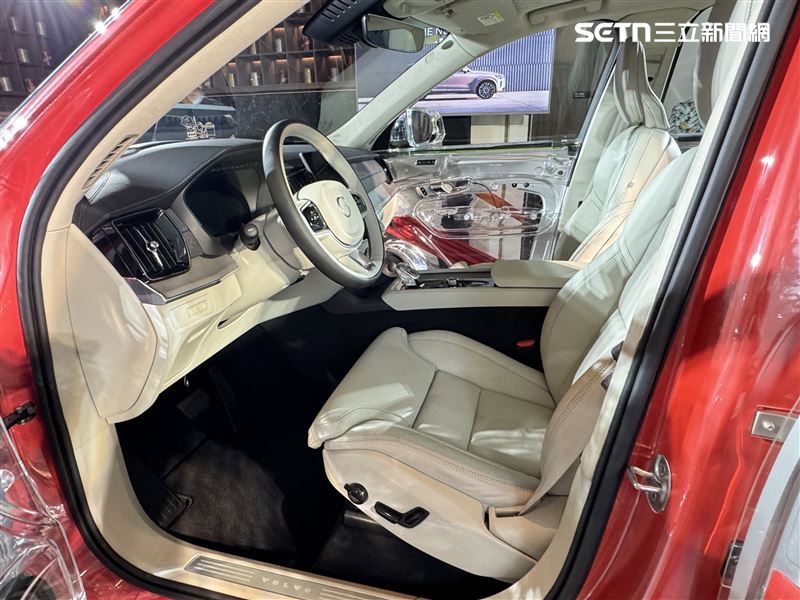 打造最高規格車艙安全防護。(記者鍾釗榛攝影)