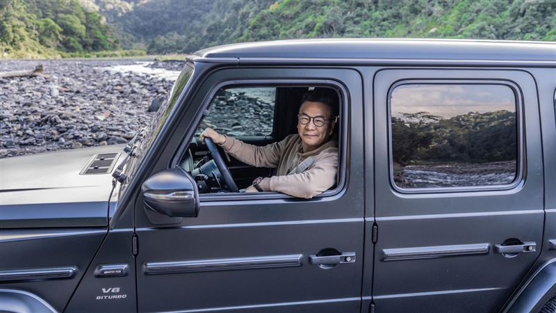 沈玉琳不僅擁有多棟豪宅,換豪車更是他的興趣。(圖/翻攝自沈玉琳臉書)