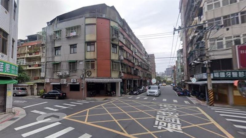 士林福國路一老公寓,10年前以1千5百萬入手,今年1千萬出售,賠售5百萬。(圖/翻攝Google Maps)
