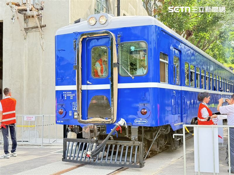 鐵博將於8月2日起推出假日限定乘車體驗,由修復完成的DR2203與DR2303藍皮柴油客車輪流上線。(圖/記者李育道攝影)
