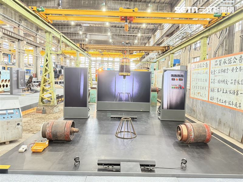 國家鐵道博物館柴電工場結合過去使用的機器與現代科技。(圖/記者李育道攝影)