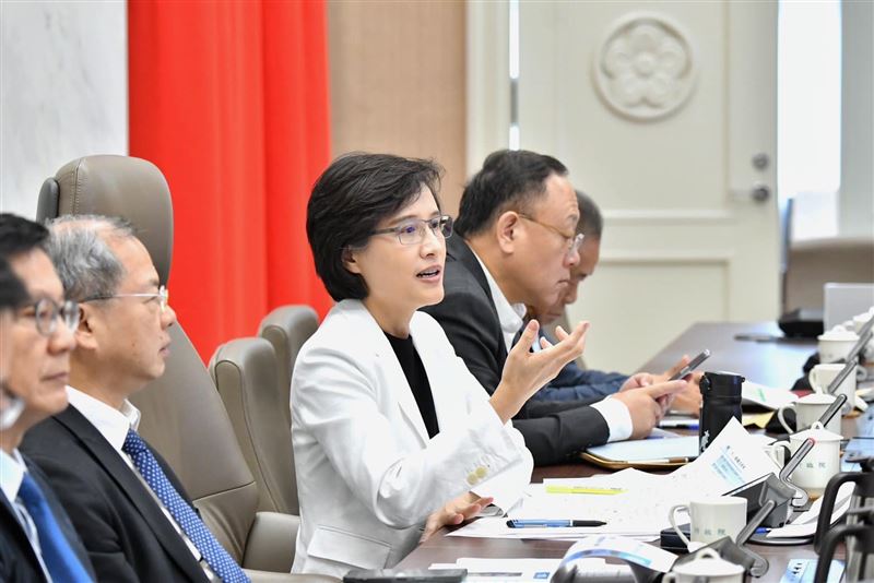 行政院副院長鄭麗君（中）率領的代表團仍在美國為台美關稅談判。（圖／翻攝鄭麗君臉書）