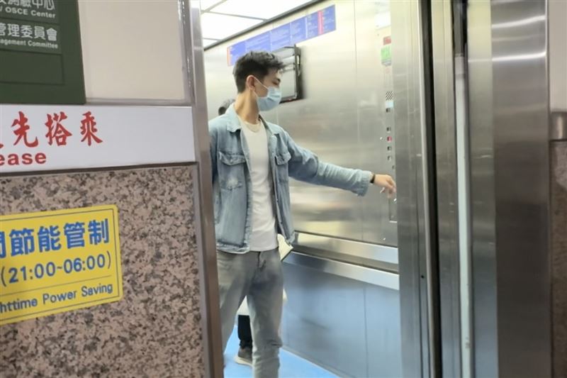 沈玉琳助理現身加護病房。（圖／記者趙于瑩攝影）