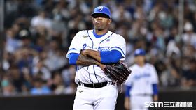 ▲中職36年例行賽，富邦悍將先發投手力亞士表情無奈。（圖／記者劉彥池攝影）