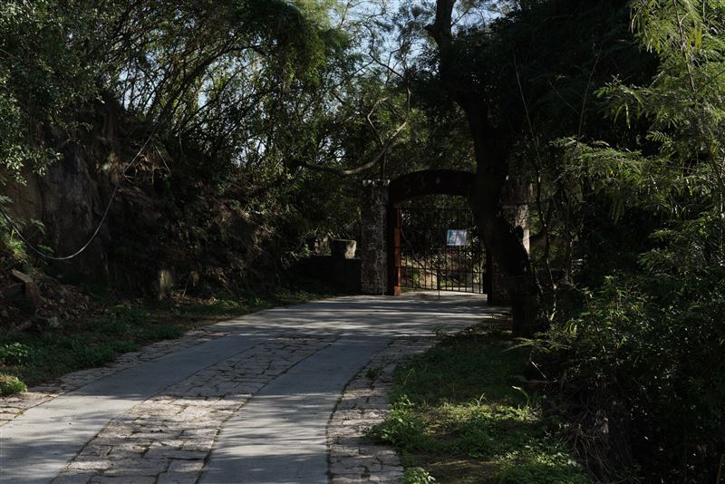 群青建築師事務所設計，佇於建築師事務所監造之《海上鋼琴吧 &mdash; 南竿53據點》完工後首次打開。（圖／文總提供）