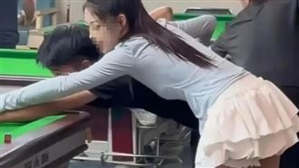 花2萬打撞球？男遇「美女陪練」怒喊中招