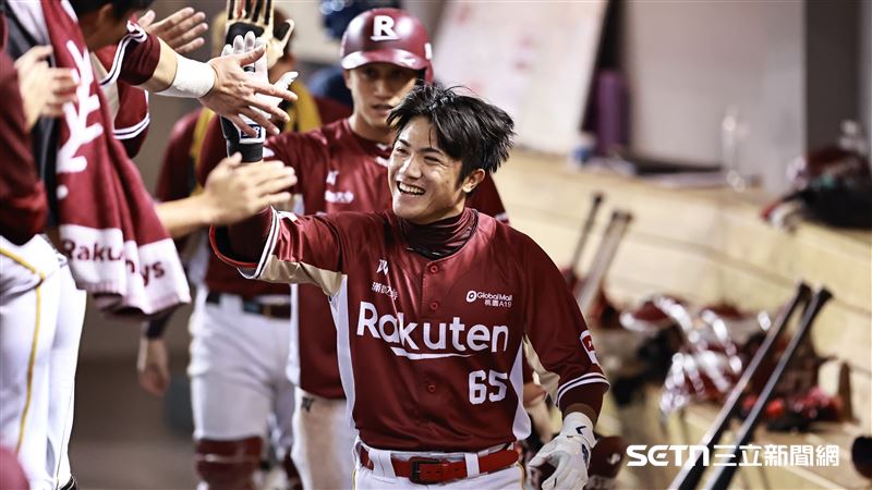 樂天桃猿中外野手林政華炸裂2分砲。（圖／記者劉彥池攝影）