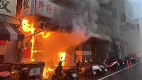 台中市,透天厝,火警,太平區,火災,住戶,受困,命危▲圖片描述。（圖／翻攝畫面）
