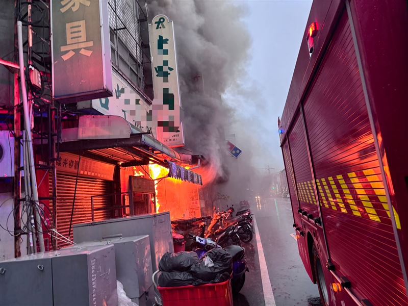 太平區某牛肉麵店傳出火警,阿公與孫女命喪火窟。(圖/翻攝畫面)