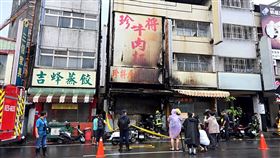 台中市,透天厝,火警,太平區,火災,住戶,受困,命危,牛肉麵店 ▲圖片描述。（圖／翻攝畫面）