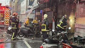 台中市,透天厝,火警,太平區,火災,住戶,受困,命危,牛肉麵店 ▲圖片描述。（圖／翻攝畫面）