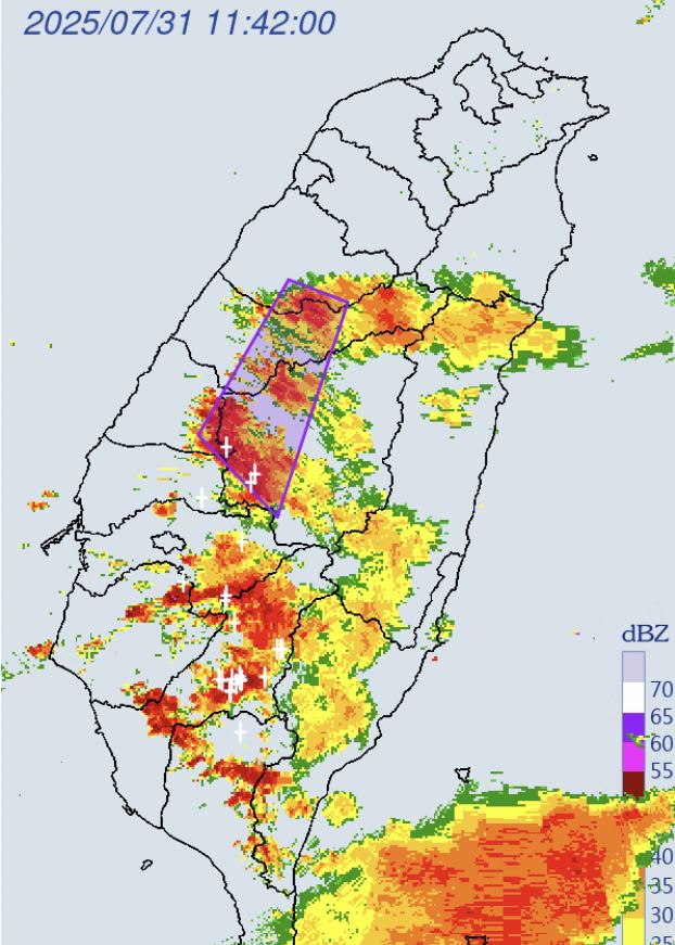 大雷雨狂炸中南部。(圖/中央氣象署)