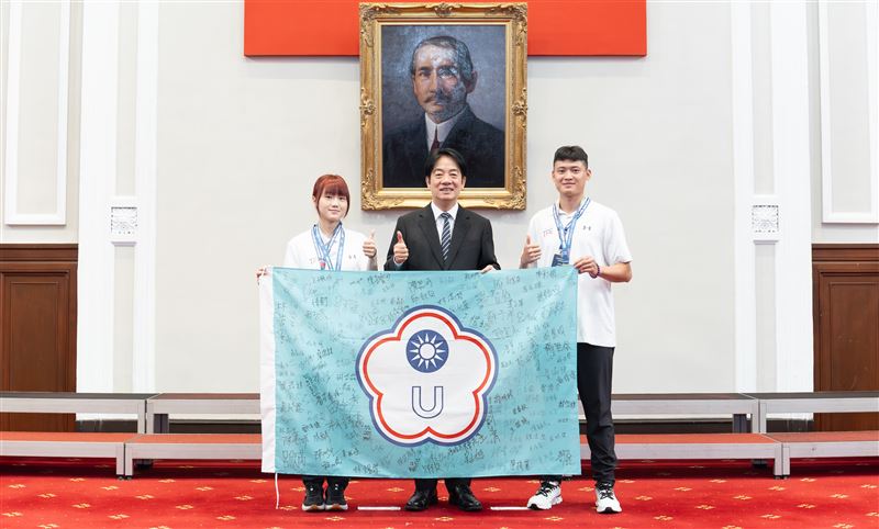 總統賴清德接見「2025年第32屆萊茵魯爾夏季世界大學運動會代表團」選手、教練及隊職員。(圖/總統府提供)