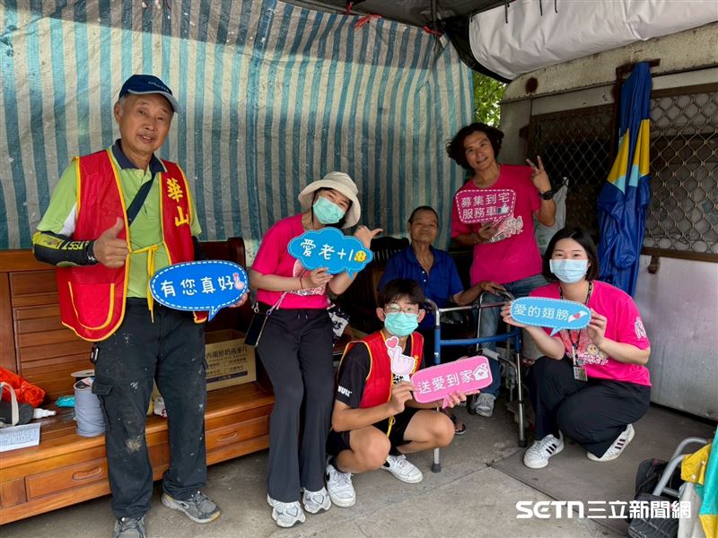 張阿公行動不便,義工特別裝上無障礙斜坡,方便他走動。義工們希望這些暖舉可以讓阿公未來的生活更方便,同時感受到這社會的溫暖與關愛。(圖/受訪者提供)