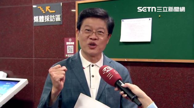 羅明才受訪時送暖,要跟王世堅說加油。(圖/翻攝畫面)