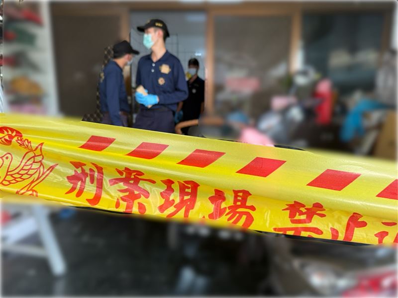62歲薛姓男子持水果刀在住家砍殺58歲陸姓妻子再自殘昏迷。(圖/翻攝畫面)