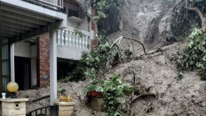 暴雨連夜炸台中！大坑土石流沖下掩埋民宅