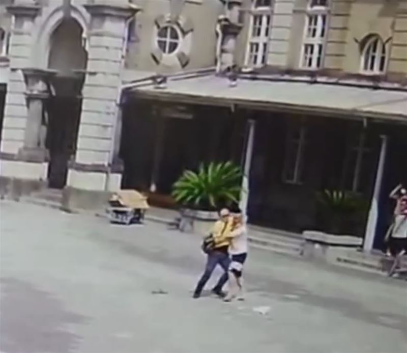 李男一度拒捕。(圖/翻攝自Threads)