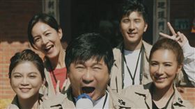 胡瓜(中)體驗做柿乾變成削皮比賽(圖/客台提供)