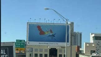 蘋果廣告驚現棒狀物　一票人：會多看幾眼