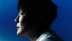 張信哲推出全新概念專輯《屬於》，第二波主打歌〈共犯〉將於8/6正式數位發行（圖／潮水音樂提供）