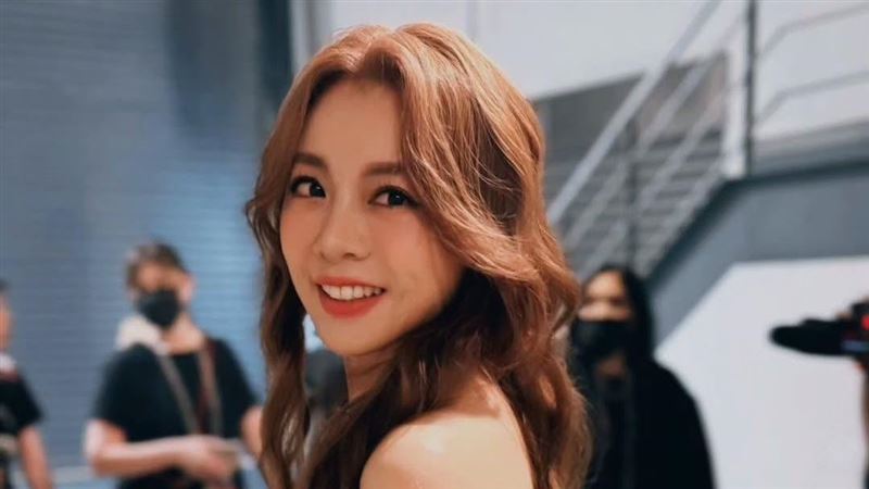 不滿先上公車坐外側　女星轟落後社會掀戰