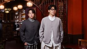 由小正跟翔煜組成的「Theseus忒修斯」，31日帶著首張台語專輯《未擇之路（凡勢我）》與媒體們見面（圖／抓馬文化提供）
