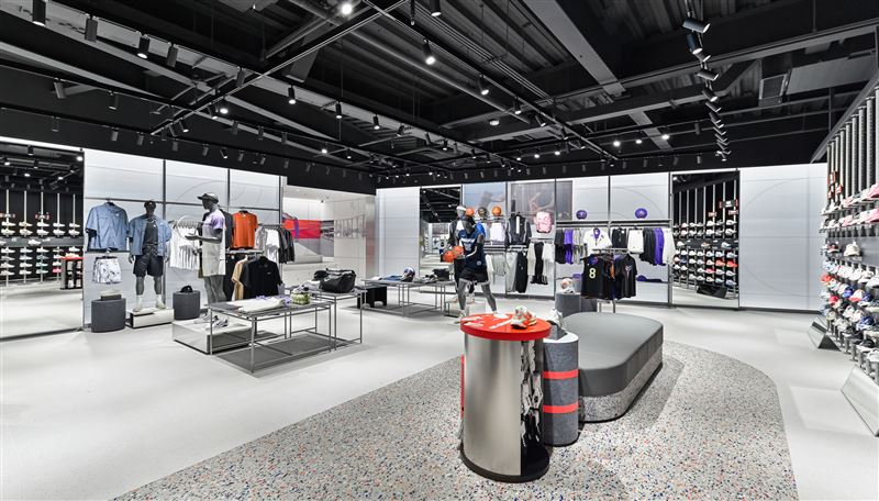 NIKE台中逢甲品牌體驗店亦提供網球及足球系列產品。（圖／品牌業者提供）