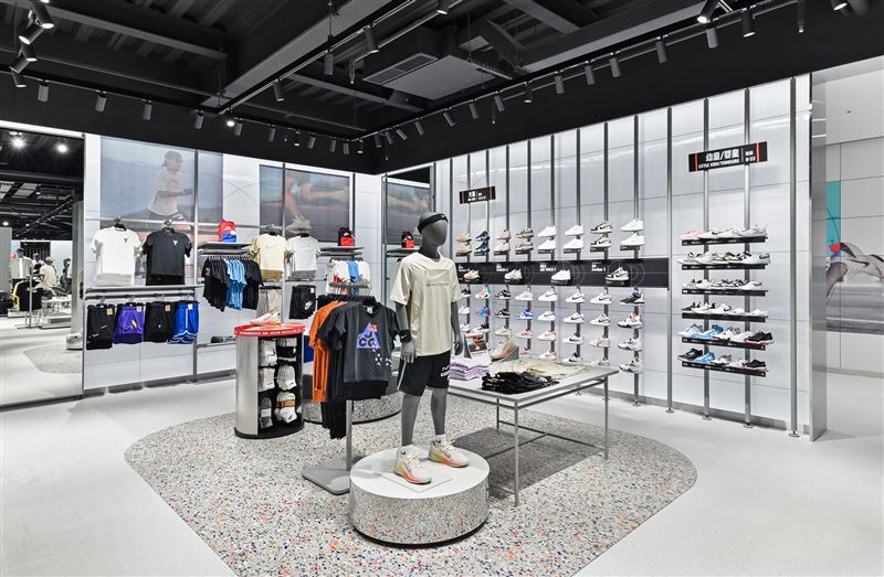 NIKE台中逢甲品牌體驗店同時擁有兒童專區，為全年齡運動族群提供最豐富多元的購物體驗。（圖／品牌業者提供）