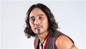 賽德克族創作歌手洛佳飛再度與金獎製作人DJ大衛合作，推出個人第五張創作專輯。（圖／風潮音樂提供）