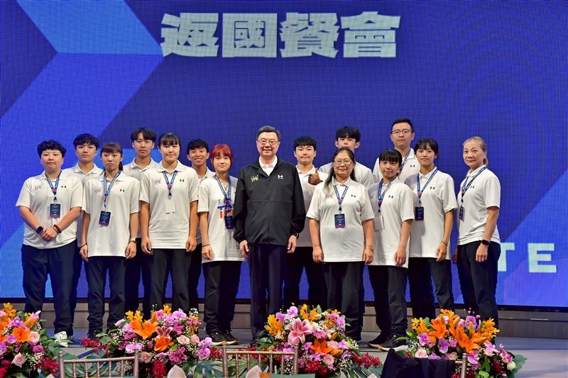 行政院長卓榮泰今（31）日出席2025年第32屆德國萊茵魯爾世界大學運動會代表團返國餐會。（圖／行政院提供）