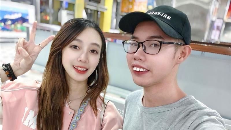 鄧佳華與模特兒女友簡簡。(圖/翻攝自鄧佳華臉書)