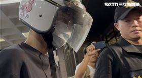 ▲30刀殺害女公關的男子劉柏葳被送抵北檢時，全程不發一語，表情看來淡定。（圖／記者楊佩琪攝）