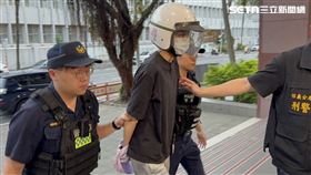 ▲30刀殺害女公關的男子劉柏葳被送抵北檢時，全程不發一語，表情看來淡定。（圖／記者楊佩琪攝）