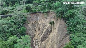 高雄,高雄市,桃源區,路段,女嬰,手臂,路基,豪雨,南橫公路,草水路段,台20線,家人▲圖片描述。（圖／翻攝畫面）