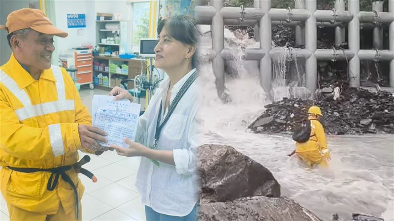 鄉長巴正義手腳敏捷徒步穿渡暴漲的溪水替族人送藥,宛如活菩薩。(圖/翻攝自巴正義臉書)