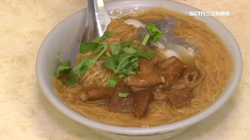 如今香菜價格變貴，麵線業者成本壓力也跟著變大