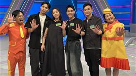 準媽媽蔡頤榛(左3)及老公張皓羽(左2)、演員陳彥嘉、魔術師好友朱宣翰，蔡頤榛希望兒子帶財搶百萬(圖／公視台語台提供)