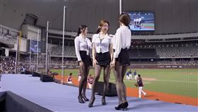 ▲▼雅英、珠珢、珉貞合體！「性感黑絲OL」辣跳骨盆舞　網暈：越勝負的感動（圖／翻攝自YouTube-Fubon Guardians 富邦悍將頻道）

