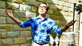 ▲假如有一天我得了失智症！嘉義宋思權醫師臉書貼文感動20萬人，他說：「等我看不懂條文了，它就成為你們愛我的方式」。（圖／翻攝自XXX網站） 