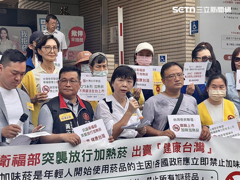 林清麗（中）喊話新署長「救救下一代」。（圖／記者蔣季容攝影）
