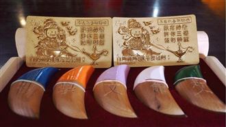 ▲五色杯。（圖／翻攝自嘉義歡喜財神廟粉絲專頁）