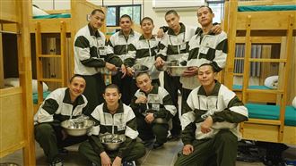 男星當兵出事了　偷帶酒壺慘被班長抓包