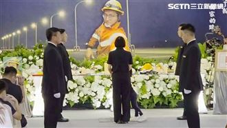 台電英雄幼女懵懂　妻抱起鞠躬永別：愛你