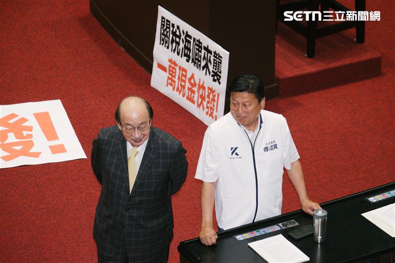立院院會開了三小時僅通過一案,圖為藍綠黨團總召傅崐萁和柯建銘。(圖/記者楊士誼攝影