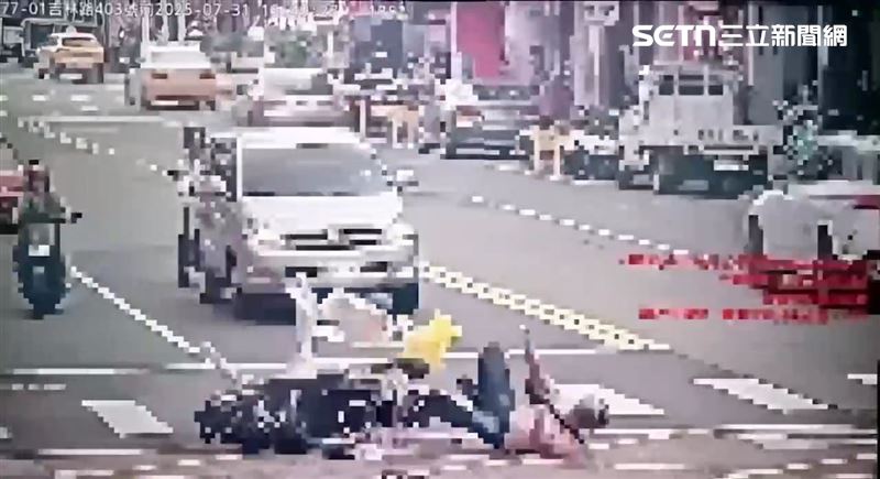 北市黃男騎車急煞自摔後絆倒邱姓女國中生。（圖／翻攝畫面）