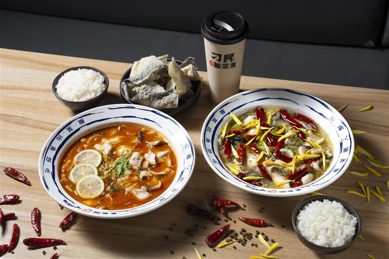 「秘罈酸菜魚」、「初戀番茄魚」都能獨享，還有基隆手工三記魚餃、蓮藕、豬梅花3種新配料可選。（圖／品牌提供）