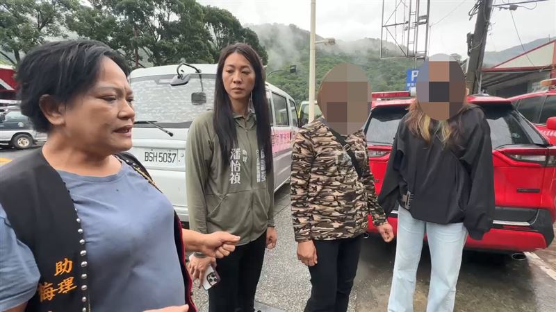 李媽媽住在花蓮,接獲噩耗就連夜搭車來到桃源區。(圖/翻攝畫面)