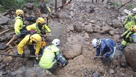 車禍,墜谷,一家五口,徒手開挖,六龜,高雄市消防局